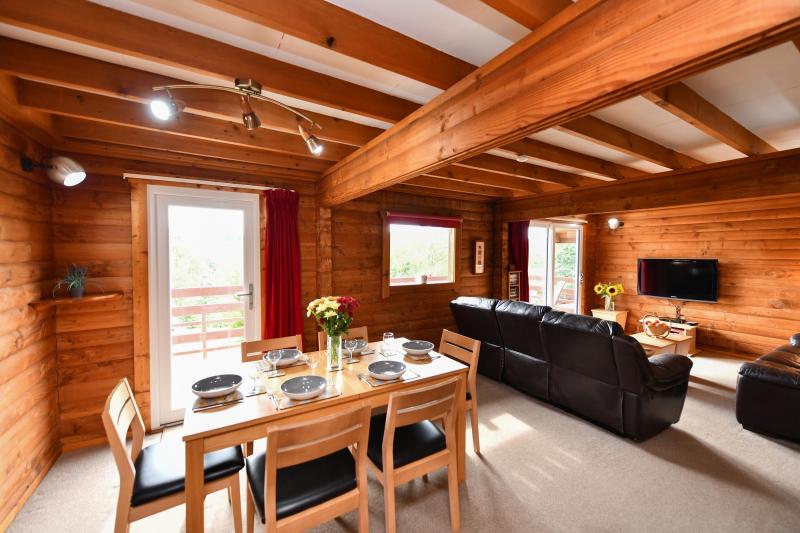 Dining & Lounge Area